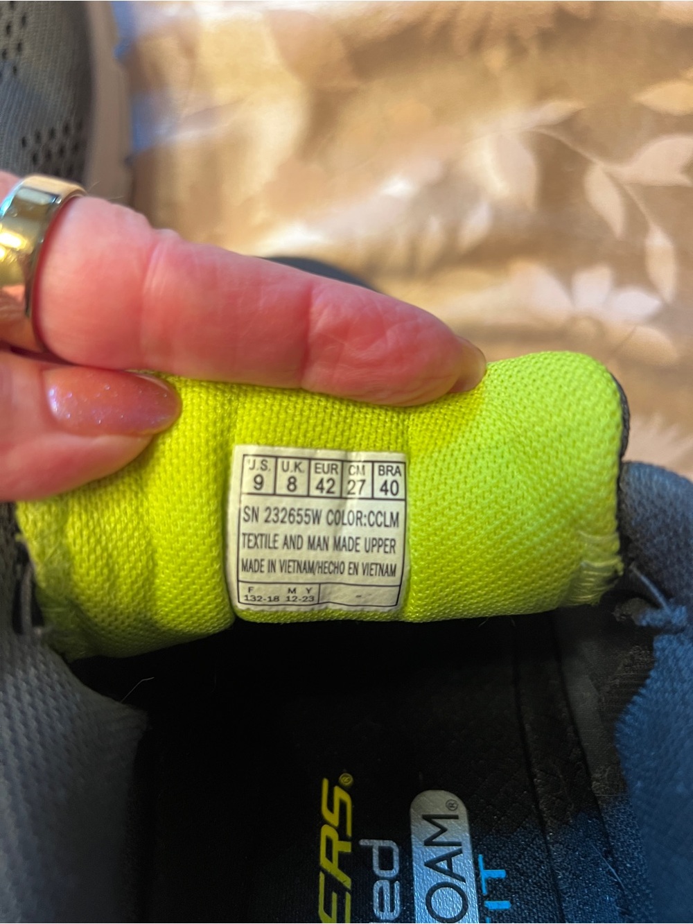 Wearable footwear label